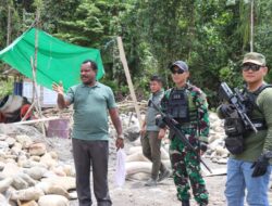 Danyonif Raider 514 Kostrad Bersama Forkopimda Nduga Lakukan Pengecekan Lokasi Pembuatan Pos TNI