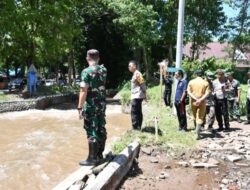 Kapolres Bersama Dandim 0822 Bondowoso Meninjau Langsung Lokasi Banjir di Desa Pancoran