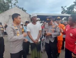 Polisi dan Tim Basarnas Berhasil Selamatkan Tiga Warga Yang Terseret Ombak di Pantai Payangan Jember