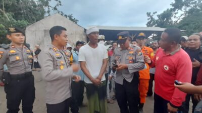 Polisi dan Tim Basarnas Berhasil Selamatkan Tiga Warga Yang Terseret Ombak di Pantai Payangan Jember