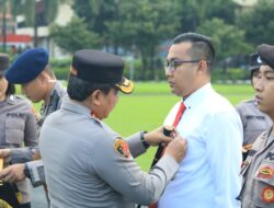 Kapolda Jatim Beri Penghargaan Kepada 14 Personel Polresta Malang Kota