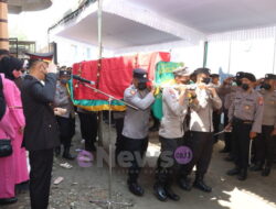 Kapolres Tulungagung Pimpin Upacara Pemakaman Almarhum Anggota Polri