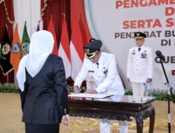 Gubernur Jatim Lantik dan Ambil Sumpah Jabatan Serta Serah Terima Jabatan Pada PJ Bupati Bondowoso 
