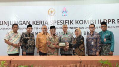 Wakil Ketua Komisi II DPR Syamsurizal usai agenda Kunjungan Kerja Komisi II DPR ke Kantor Badan Kepegawaian Negara (BKN) Regional XII dan Badan Kepegawaian Daerah (BKD) Kota Pekanbaru, Provinsi Riau